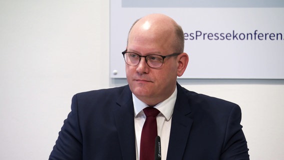 Marco Mohrmann (CDU) bei der Landespressekonferenz Niedersachsen nach der Bundestagswahl 2025 © NDR 