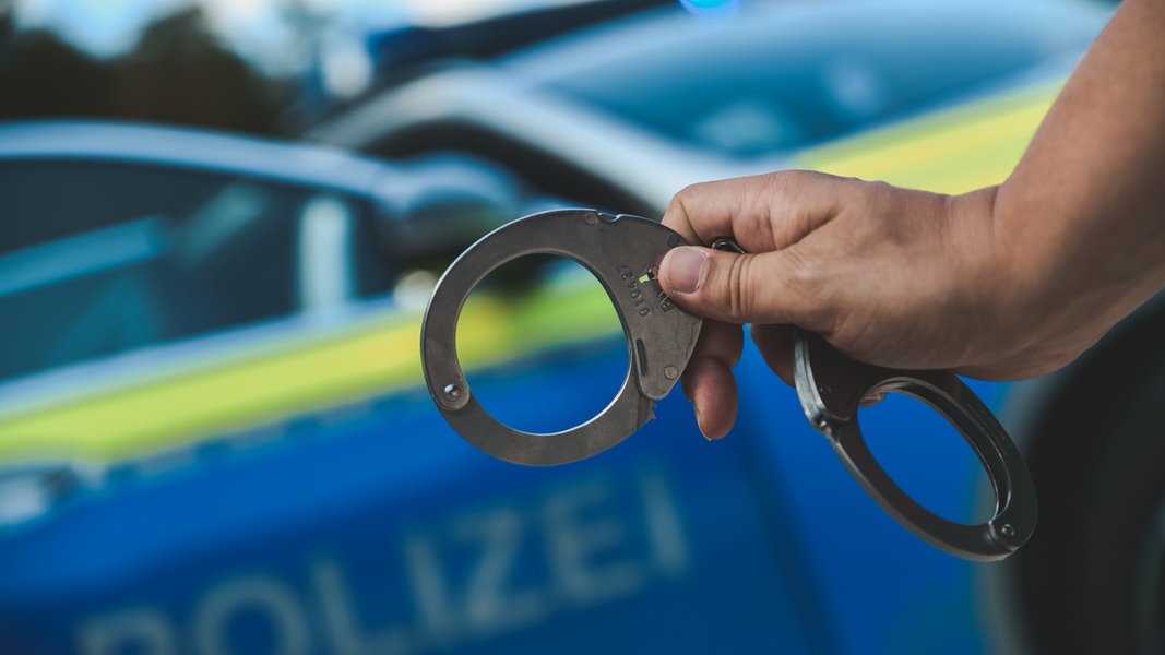 Güstrow: Polizei-Nachwuchs für MV ist vereidigt