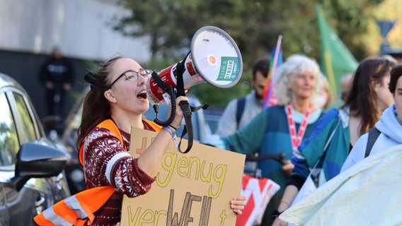 Die FFF-Aktivistin Nele Evers bei einer Demonstration. © Meike Evers Foto: Meike Evers