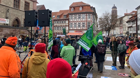 Eine Demonstration von "Fridays for Future" in Göttingen © NDR Foto: Jens-Walter Klemp