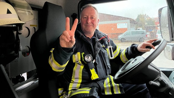 Nigel Platts, Gerätewart der Feuerwehr Aerzen. © NDR Foto: Anja Schlegel