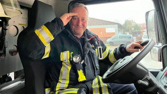 Nigel Platts, Gerätewart der Feuerwehr Aerzen. © NDR Foto: Anja Schlegel