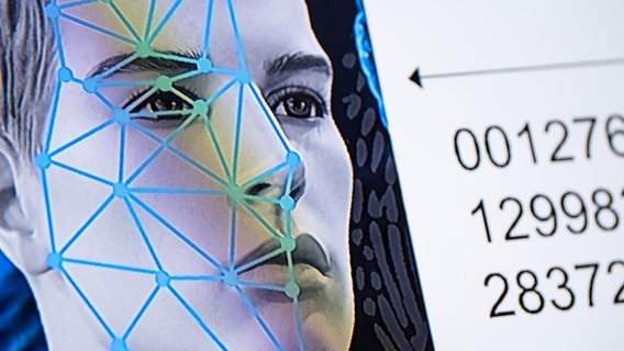 Eine Computergrafik zum Thema Gesichtserkennung ist auf einem Monitor abgebildet. © picture alliance/dpa | Sven Hoppe Foto: Sven Hoppe