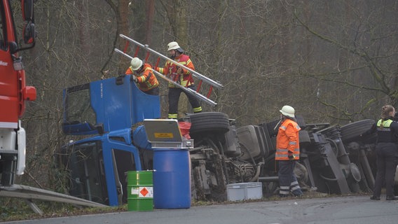 EIn umgekippter Güllelaster im Landkreis Nienburg. © Nord-West-Media TV 