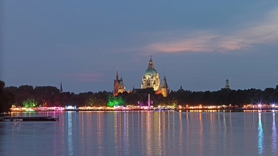 Maschsee in Hannover am Abend. © fotolia Foto: Denis Lochte