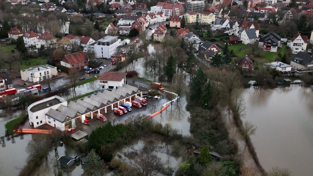 Hochwasser Mehr Als 100 Menschen In Rinteln Evakuiert Ndrde Nachrichten Niedersachsen 