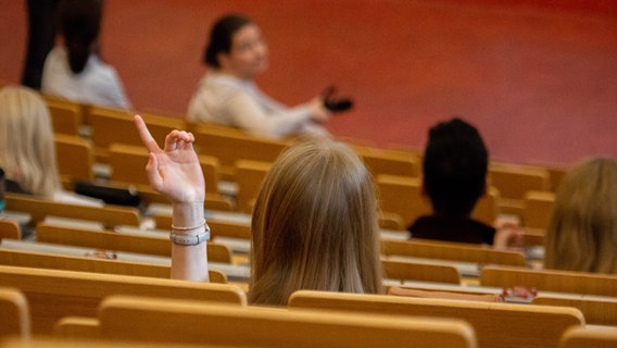 Studierende in einem Hörsaal in Hannover. (Themenbild) © picture alliance/dpa Foto: Raphael Knipping