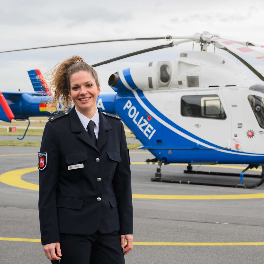 Natalie Preiß - erste Chefin der Polizeihubschrauberstaffel Niedersachsen