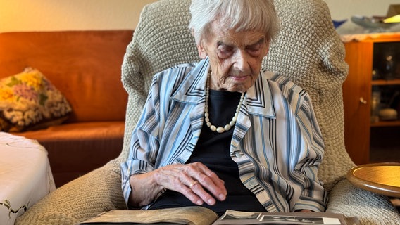 Das Bild zeigt die 101-jährige Hannelore Pfeiffer. © NDR 