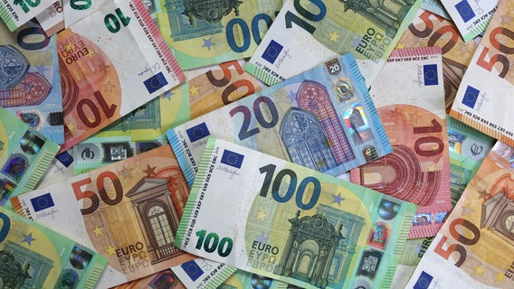 ILLUSTRATION Verschiedene Euro-Banknoten liegen auf einem Tisch. © picture alliance/dpa | Karl-Josef Hildenbrand Foto: Karl-Josef Hildenbrand