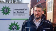 Kevin Komolka von der Gewerkschaft der Polizei Nidersachsen © NDR 