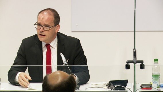 Education Minister Grant Hendrik Tonne (SPD) speaks at a press conference.  © NDR 