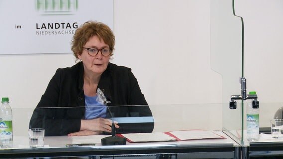 Health Minister Daniela Behrens (SPD) speaks at a press conference.  © NDR 