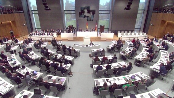 Das Plenum im Niedersächsischen Landtag aus der Vogelperspektive. © NDR Foto: NDR