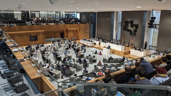 Plenum im niedersächsischen Landtag in Hannover. © NDR Foto: Alexander Kröger