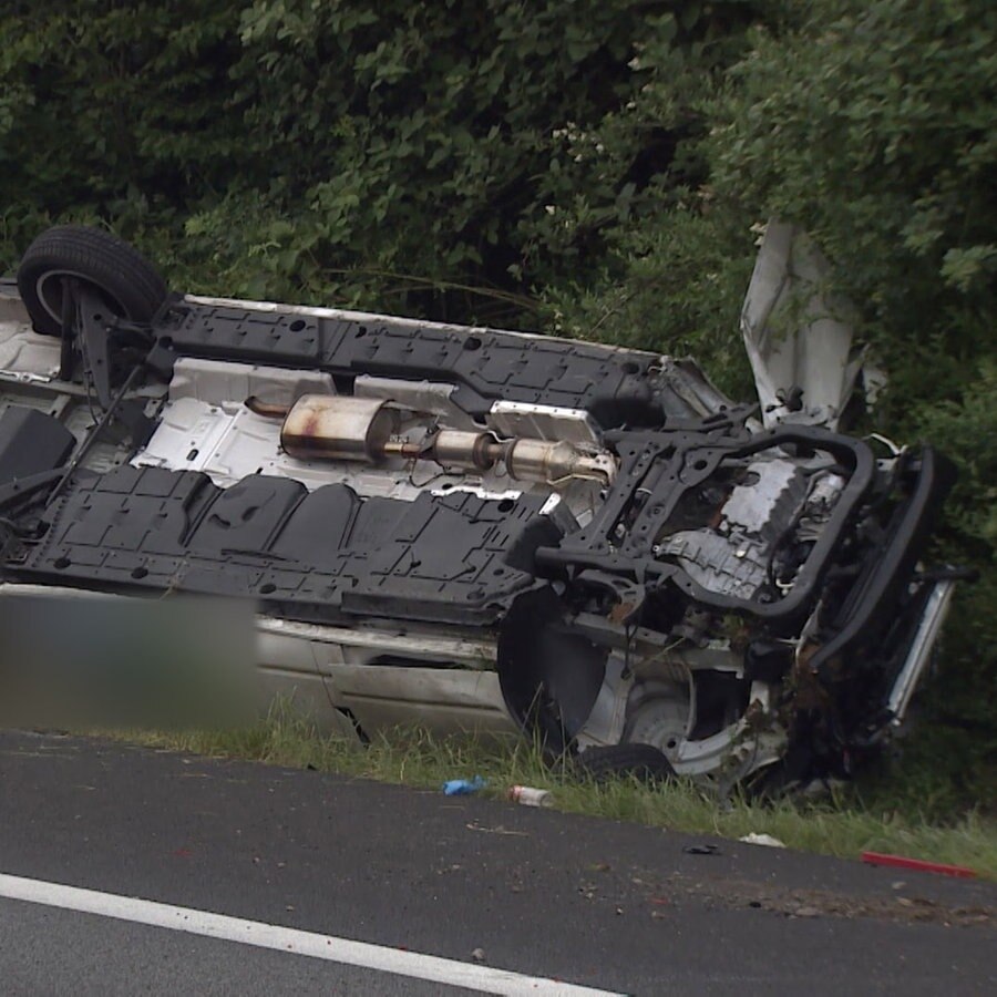 A2 Bei Lauenau Transporter Fahrer Lebensgefahrlich Verletzt Ndr De Nachrichten Niedersachsen Studio Hannover