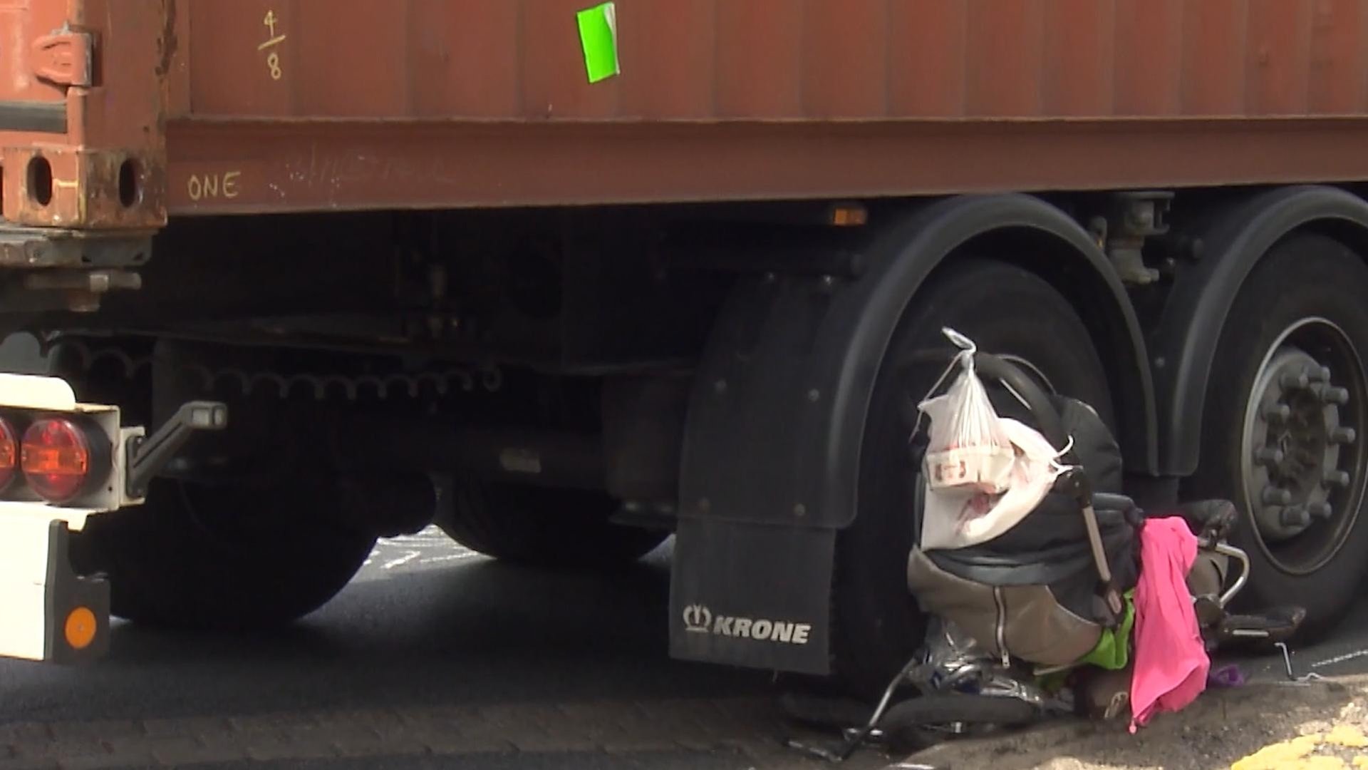 Wedemark Lkw Erfasst Madchen Und Kinderwagen Ndr De Nachrichten Niedersachsen Studio Hannover