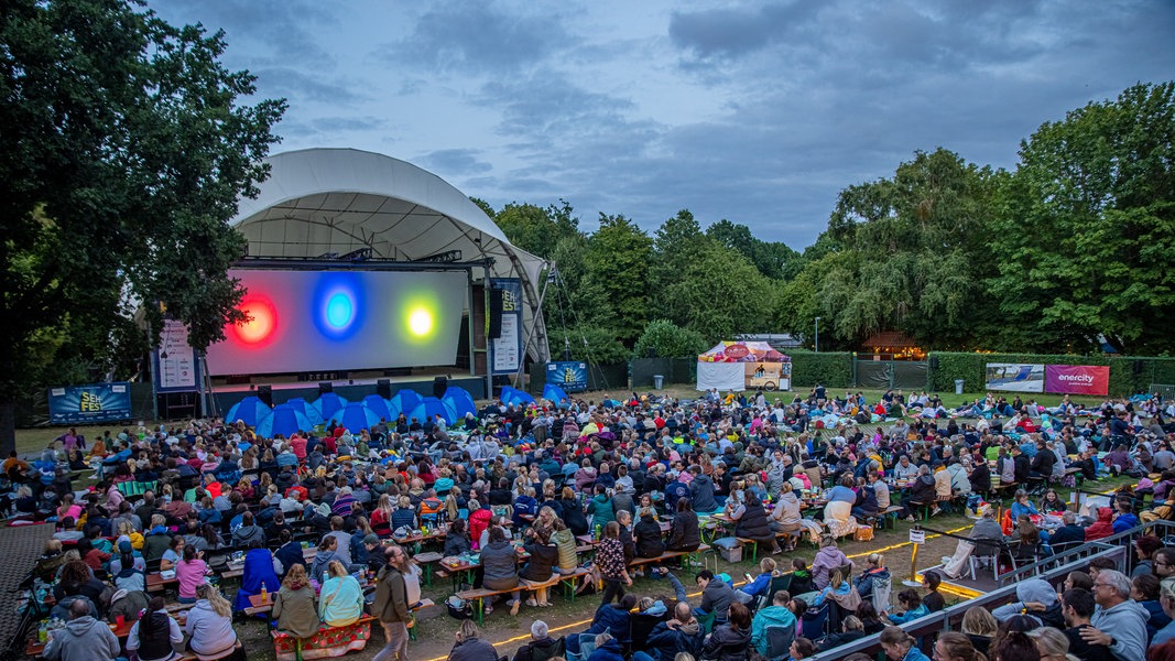 Seh-Fest 2024: Vorverkauf für Hannovers Open-Air-Kino startet | NDR.de ...