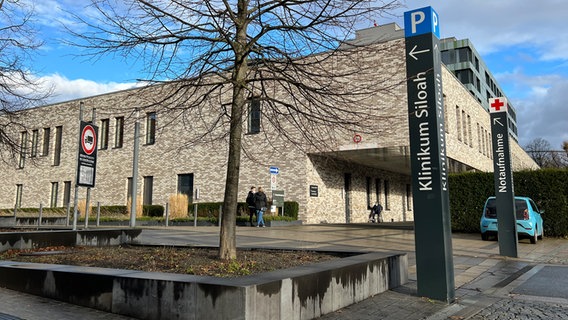 Der Eingangsbereich des Klinikum Siloah in Hannover. © NDR Foto: Mandy Sarti