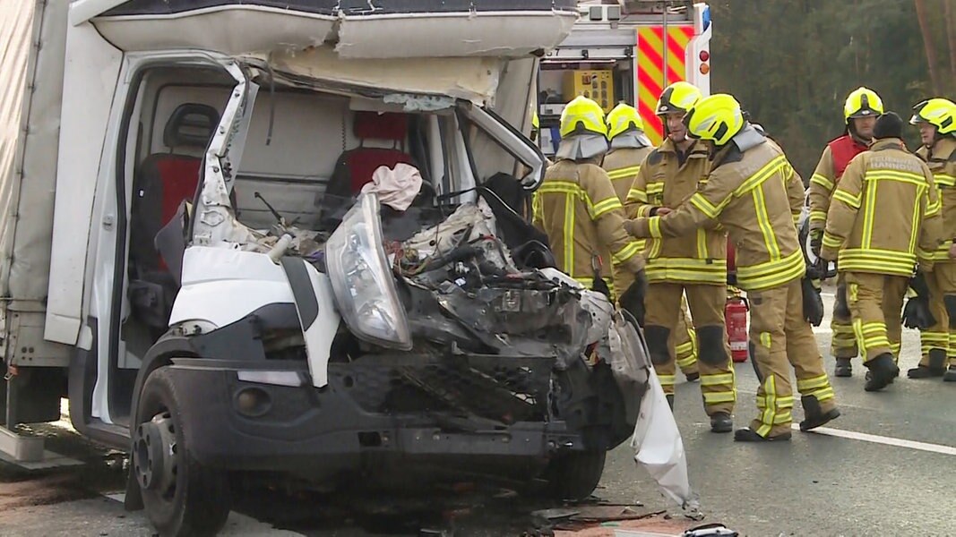 A2: Fahrer Bei Lkw-Unfall Schwer Verletzt | NDR.de - Nachrichten ...