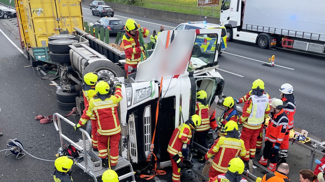 Lkw-Unfall Auf Der A2: Autobahn Richtung Dortmund Wieder Frei | NDR.de ...