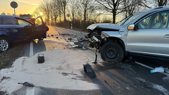 Ein Autounfall auf einer Kreisstraße © Feuerwehr Völksen Foto: E. Bauer