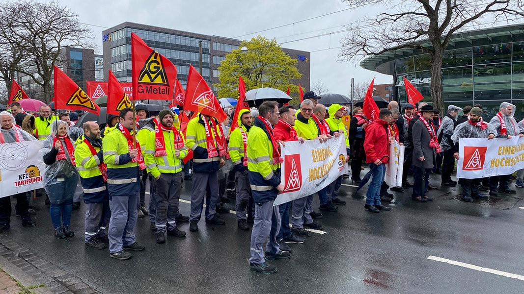 IG Metall Plant Morgen Ersten Warnstreik In Niedersachsen | NDR.de ...