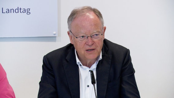Ministerpräsident Stephan Weil (SPD) bei einer Pressekonferenz nach der Haushaltsklausur © NDR 