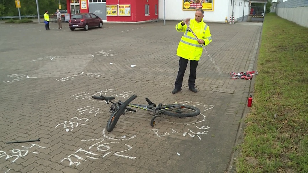 Auto fährt in Wennigsen Jungen auf Fahrrad an NDR.de