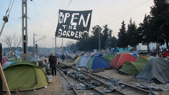 Ein improvisiertes Flüchtlingslager an der Griechisch-Mazedonischen Grenze bei Idomeni. © privat Foto: privat