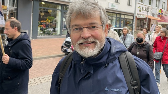 Kay Schweigmann-Greve, Vorsitzender Deutsch-Israelische Gesellschaft Arbeitsgemeinschaft Hannover, beim Erinnerungslauf für die israelischen Geiseln. © NDR Foto: Michael Brandt