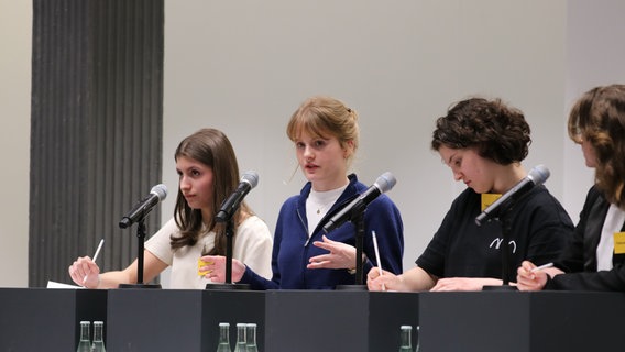 Die Gewinner der ersten Altersgruppe beim "Jugend debattiert"-Landesfinale im niedersächsischen Landtag. © Niedersächsischer Landtag Foto: Niedersächsischer Landtag