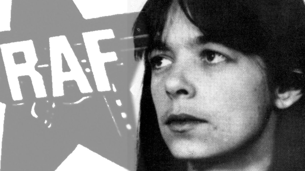 Eine Bildmontage von einem undatierten Fahndungsfoto der mutmaßlichen RAF-Terroristin Daniela Klette und dem Logo der RAF.