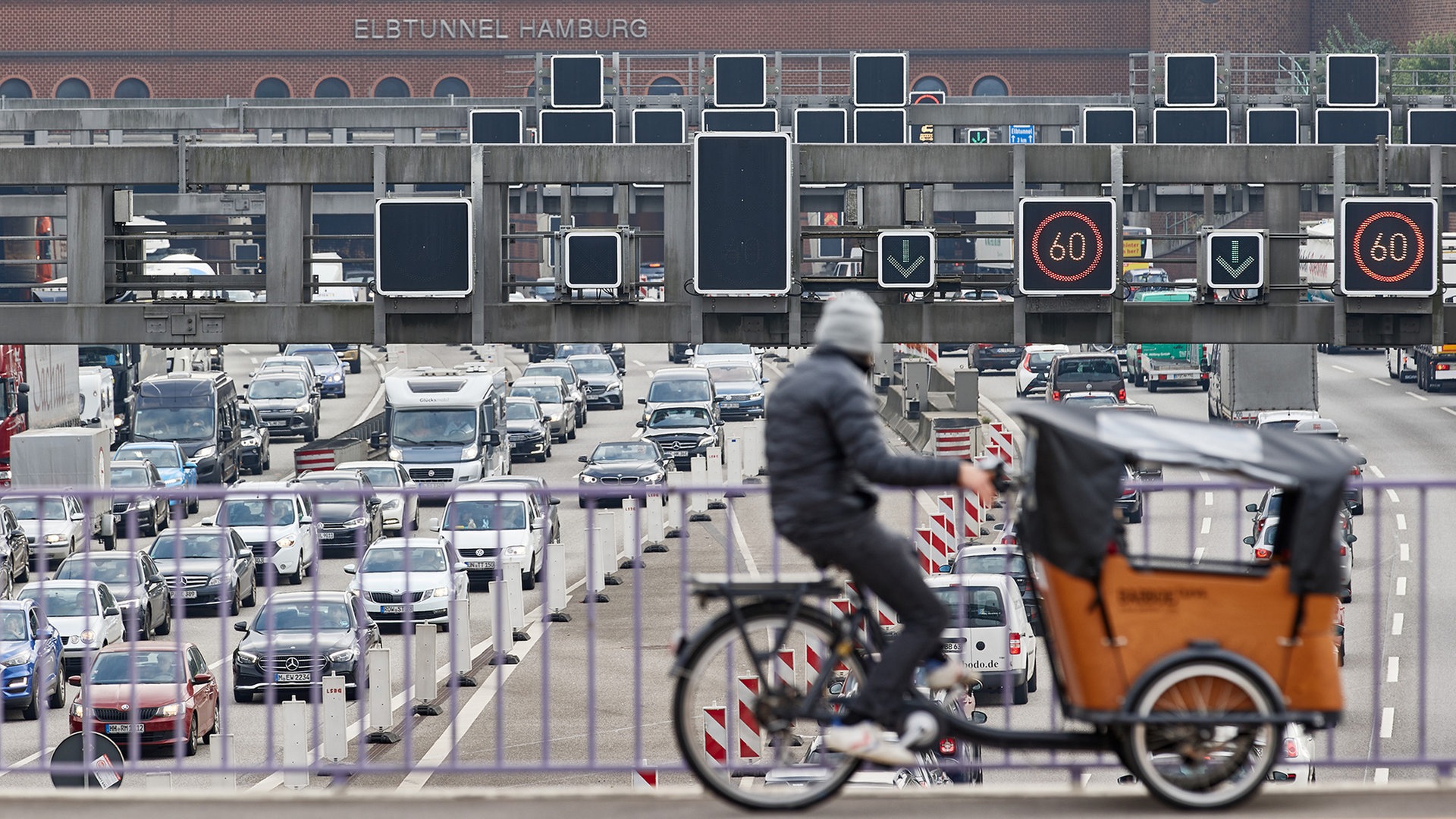 Verkehrsstatistik: HVV- und Auto-Nutzung haben in Hamburg zugenommen