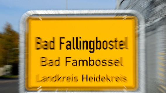 Das Ortsschild der Stadt Bad Fallingbostel. © dpa-Bildfunk Foto: Holger Hollemann