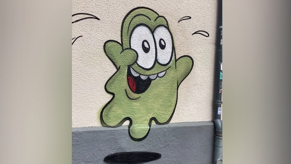 Ein Graffiti mit einem grünen Geist in Lüneburg © NDR Foto: Domink Semrau