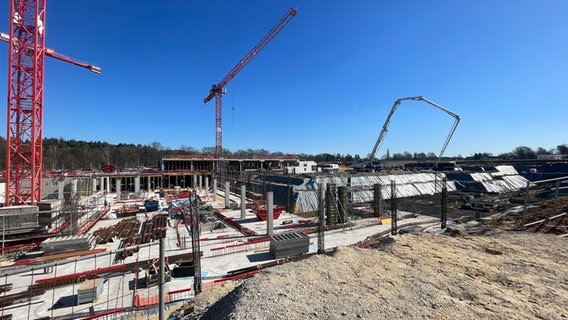 Blick auf die Baustelle des neuen Heidekreisklinikum in Bad Fallingbostel. © NDR Foto: Barbara Kreuzer