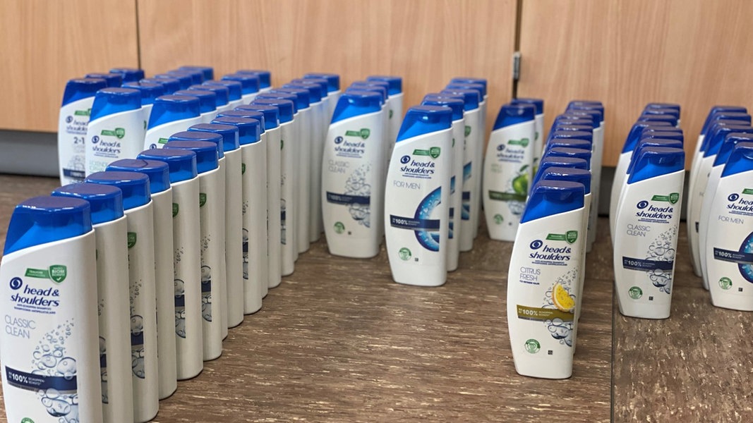 150 Flaschen Shampoo Polizei Schnappt Mutmaßliche Diebe Ndrde Nachrichten Niedersachsen 