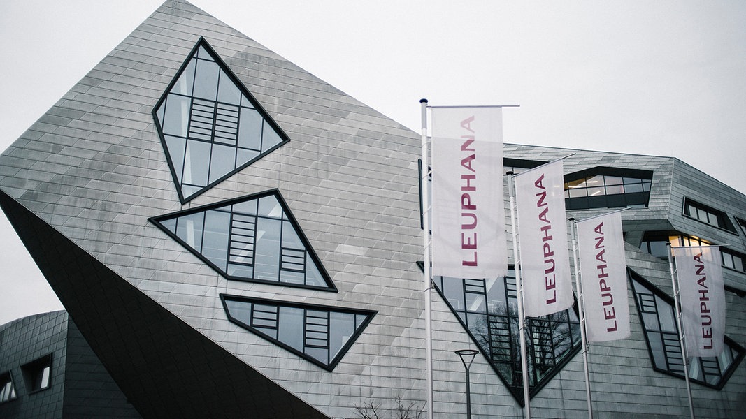 Das von Star-Architekt Daniel Libeskind entworfene Zentralgebäude der Leuphana Universität Lüneburg.