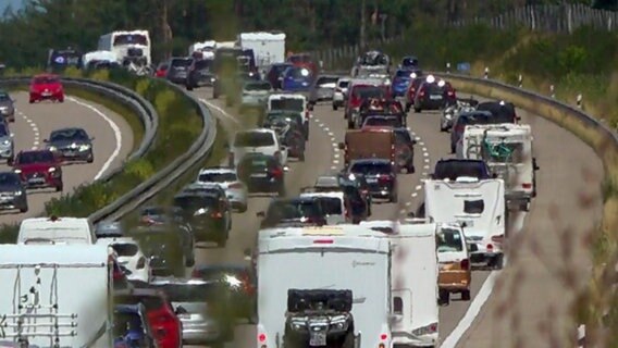 Stau auf der Autobahn 7. © TeleNewsNetwork Foto: TeleNewsNetwork