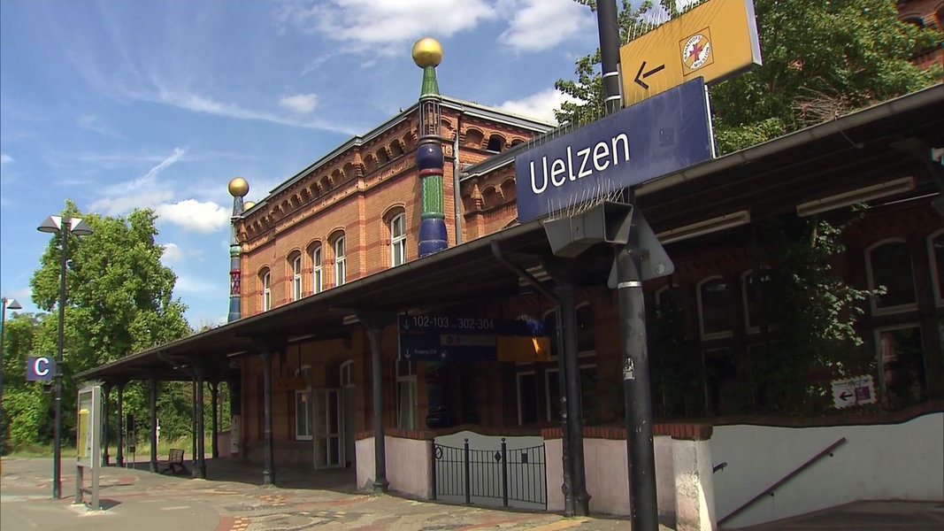 Der Hundertwasser-Bahnhof in Uelzen. Hier ist es zu einem tödlichen Treppensturz gekommen.