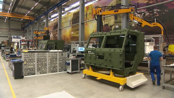 Waffenproduktion in Unterlüß bei Rheinmetall. © NDR 