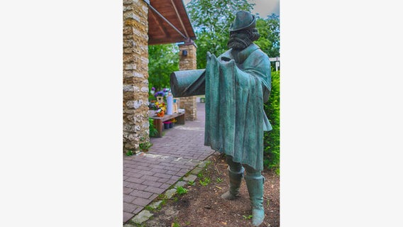 Die Statue "Leineweber" aus Bad Laer (Landkreis Osnabrück) verschwand im Dezember. Es gibt eine Belohnung. © Bad Laer Touristik Foto: Bad Laer Touristik