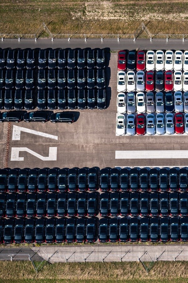 Flipboard Tausende Neue Mercedes Auf Dem Flughafen Ahlhorn