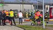 Rettungskräfte bei einem Großeinsatz in Lohne. Bei einem Unfall soll Ammoniak ausgetreten sein. © Nord-West-Media TV 