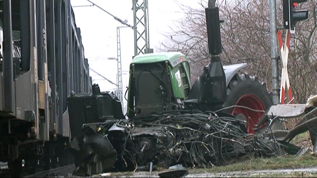 TreckerUnfall in Axstedt Züge fahren wieder NDR.de