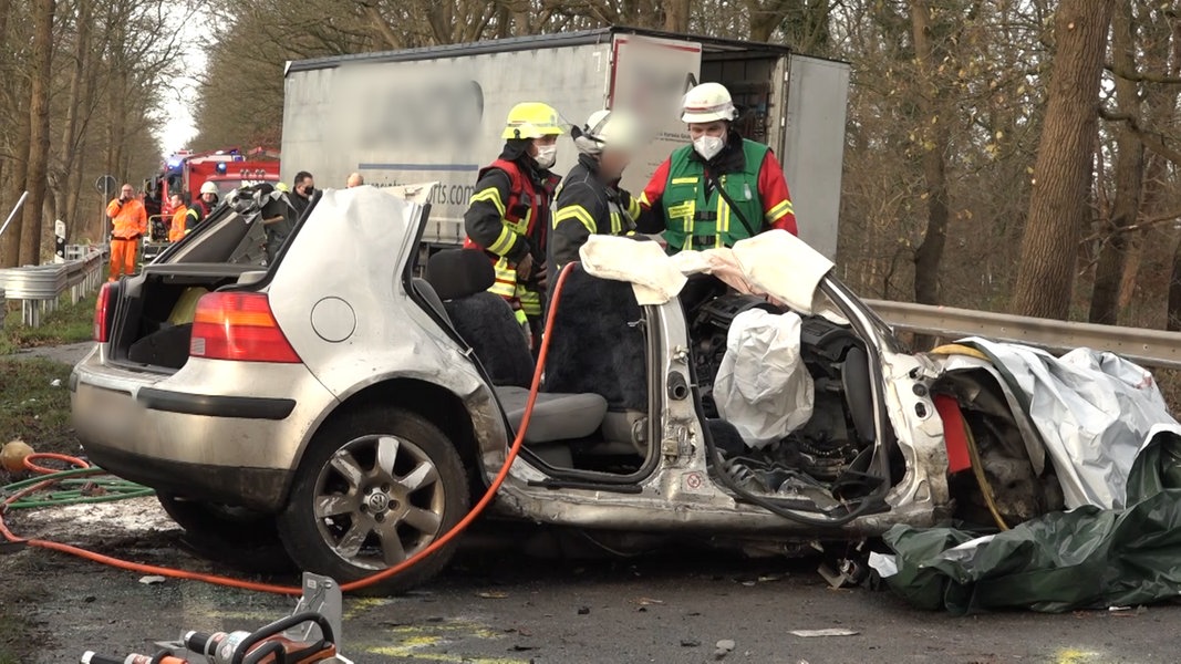 Ein Toter Und Zwei Verletzte Bei Unfall Auf Der B71 | NDR.de ...