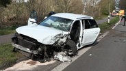 Ein Auto nach einem Unfall in Bösel © Nord-West-Media TV 