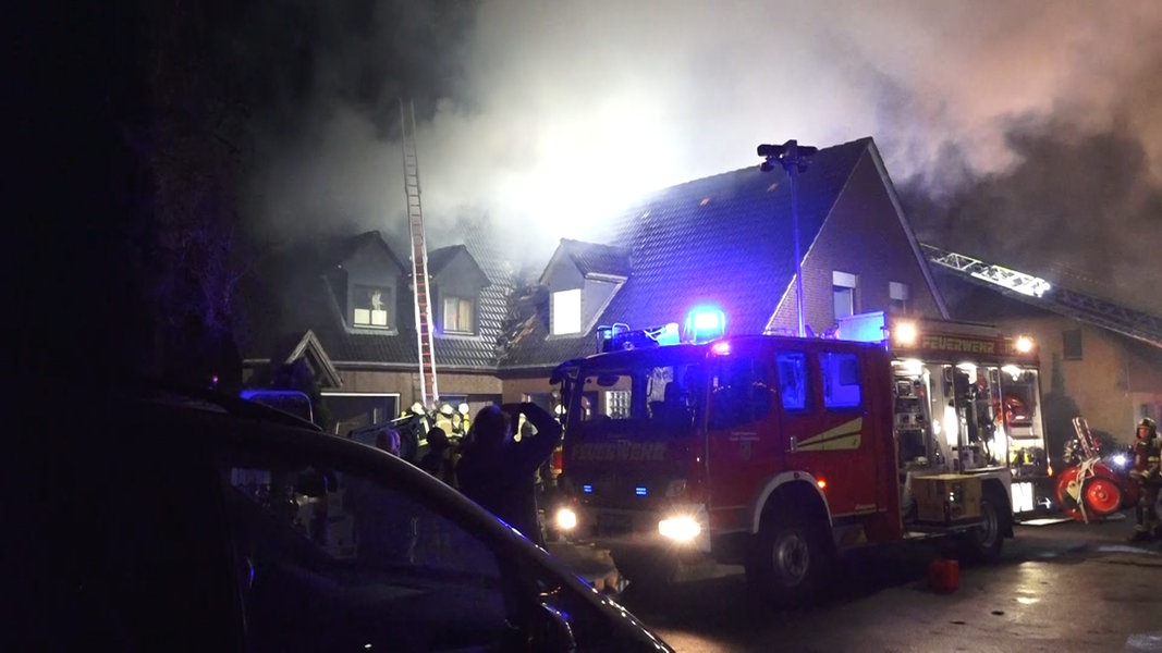 Dachstuhlbrand zerstört Wohnhaus in Cloppenburg | NDR.de - Nachrichten