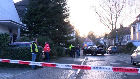 Eine Straße in Delmenhorst ist abgesperrt. © NonstopNews 